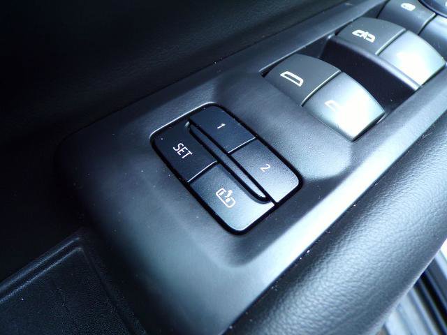 Used 2024 GMC Yukon SLT w/ SLT Luxury Package AWD/4WD image 20
