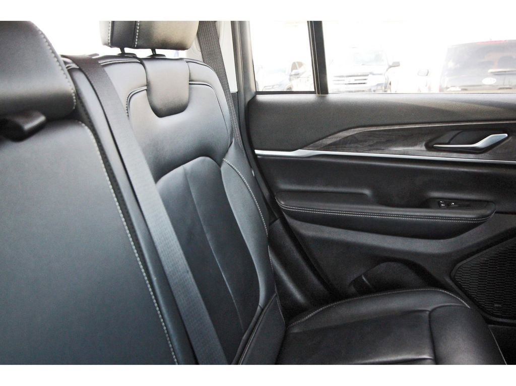 Used 2023 Jeep Grand Cherokee Limited image 15