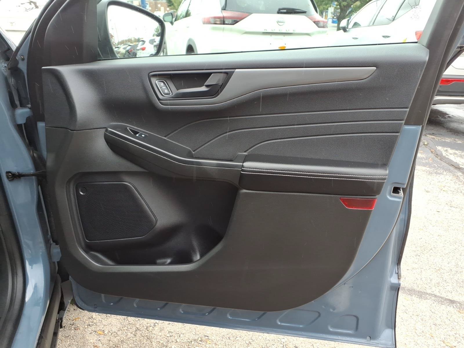 Certified 2023 Ford Escape Active AWD/4WD image 29