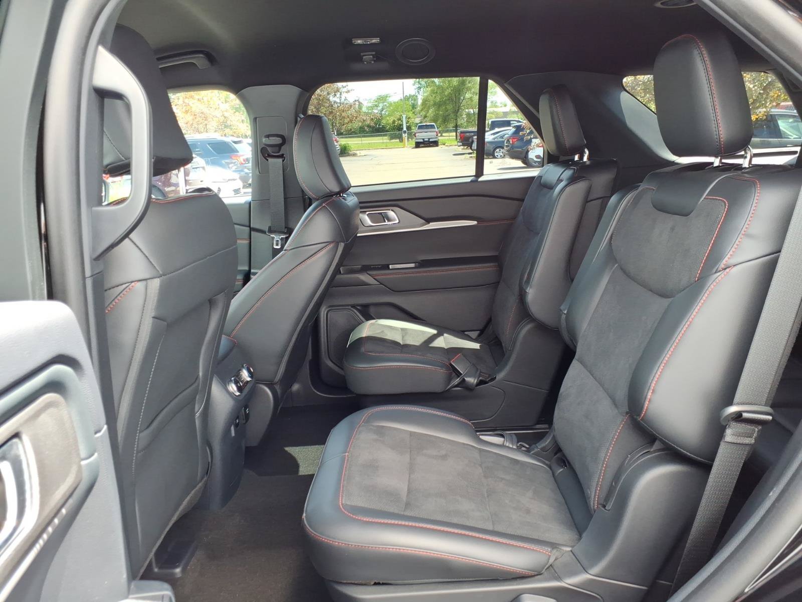 Certified 2025 Ford Explorer ST AWD/4WD image 9