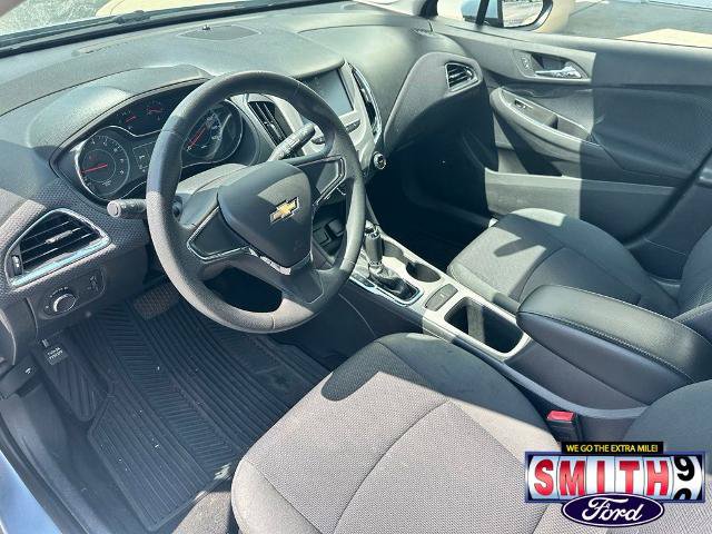 Used 2017 Chevrolet Cruze LS FWD image 13