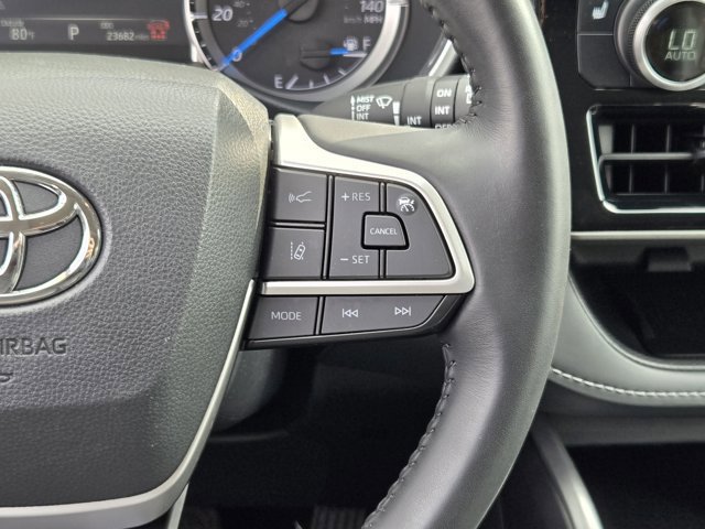 Used 2024 Toyota Highlander XLE image 27