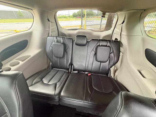 Used 2024 Chrysler Pacifica Touring-L FWD image 14