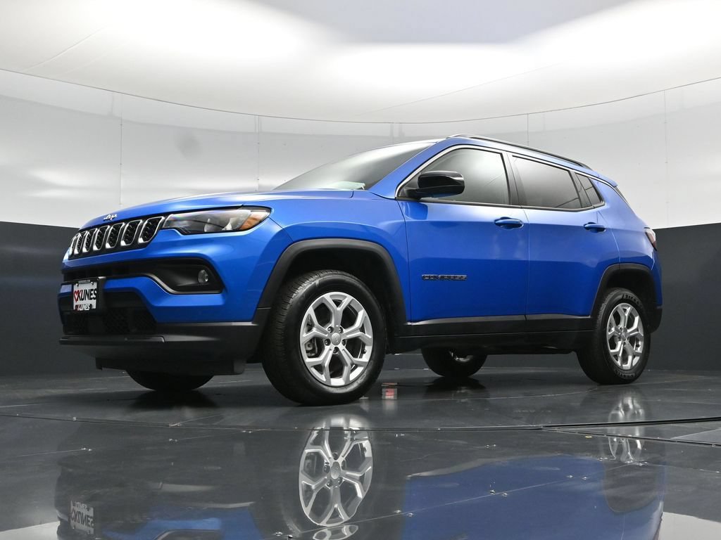 Used 2024 Jeep Compass Latitude w/ Convenience Group AWD/4WD image 48
