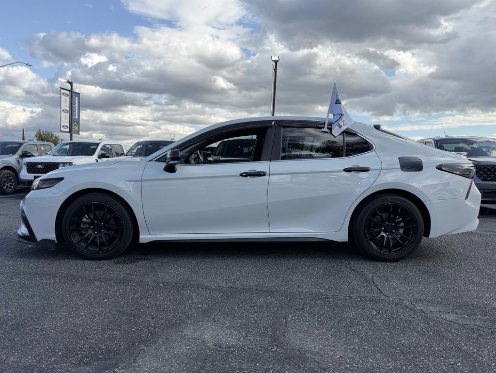 Used 2022 Toyota Camry SE w/ Convenience Package FWD image 5