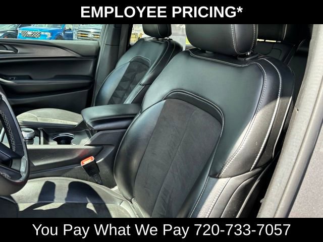 Used 2023 Jeep Grand Cherokee Altitude AWD/4WD image 13