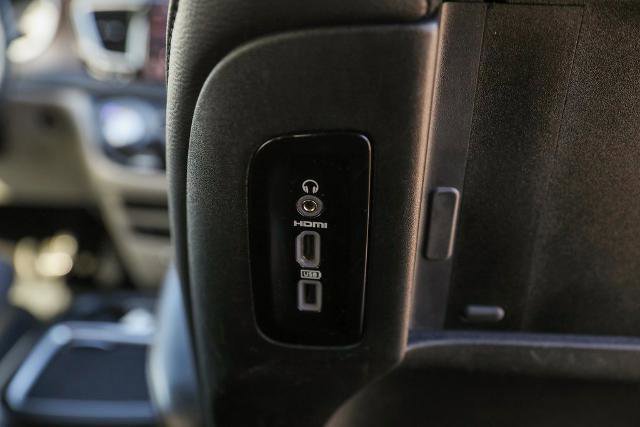 Used 2018 Chrysler Pacifica Touring-L Plus w/ Tire & Wheel Group image 36