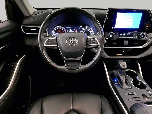 Used 2023 Toyota Highlander XLE AWD/4WD image 5