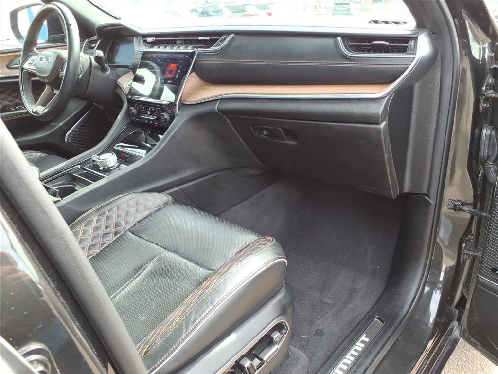 Used 2022 Jeep Grand Cherokee L Summit w/ Luxury Tech Group V AWD/4WD image 10