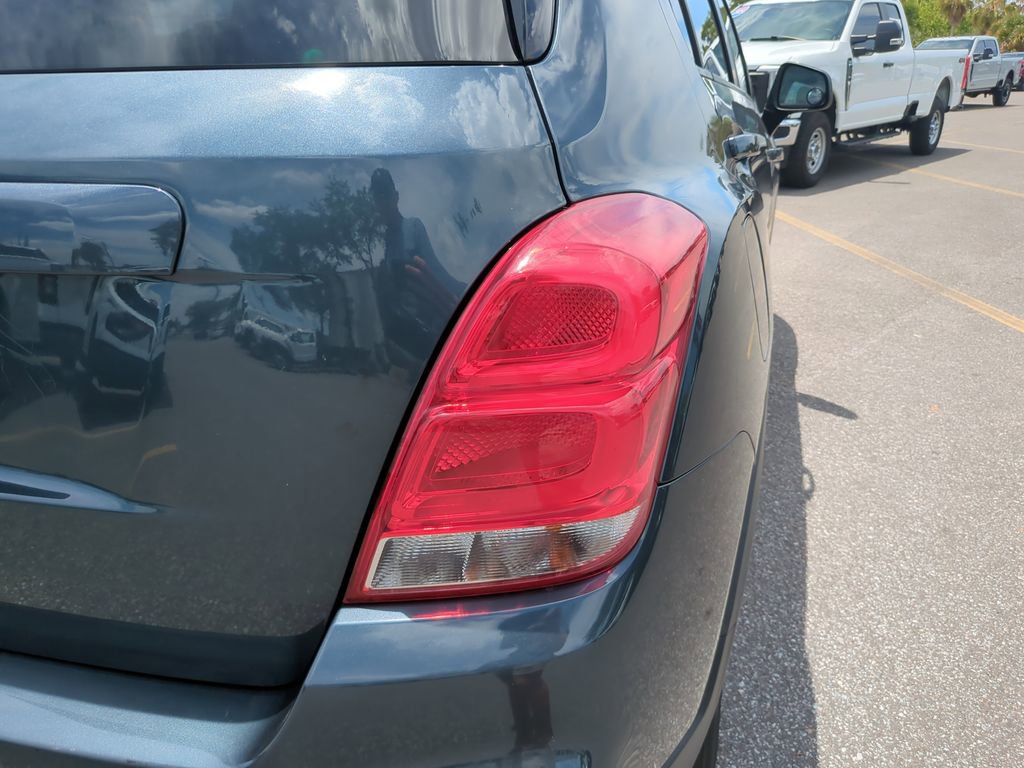 Used 2021 Chevrolet Trax LT AWD/4WD image 11