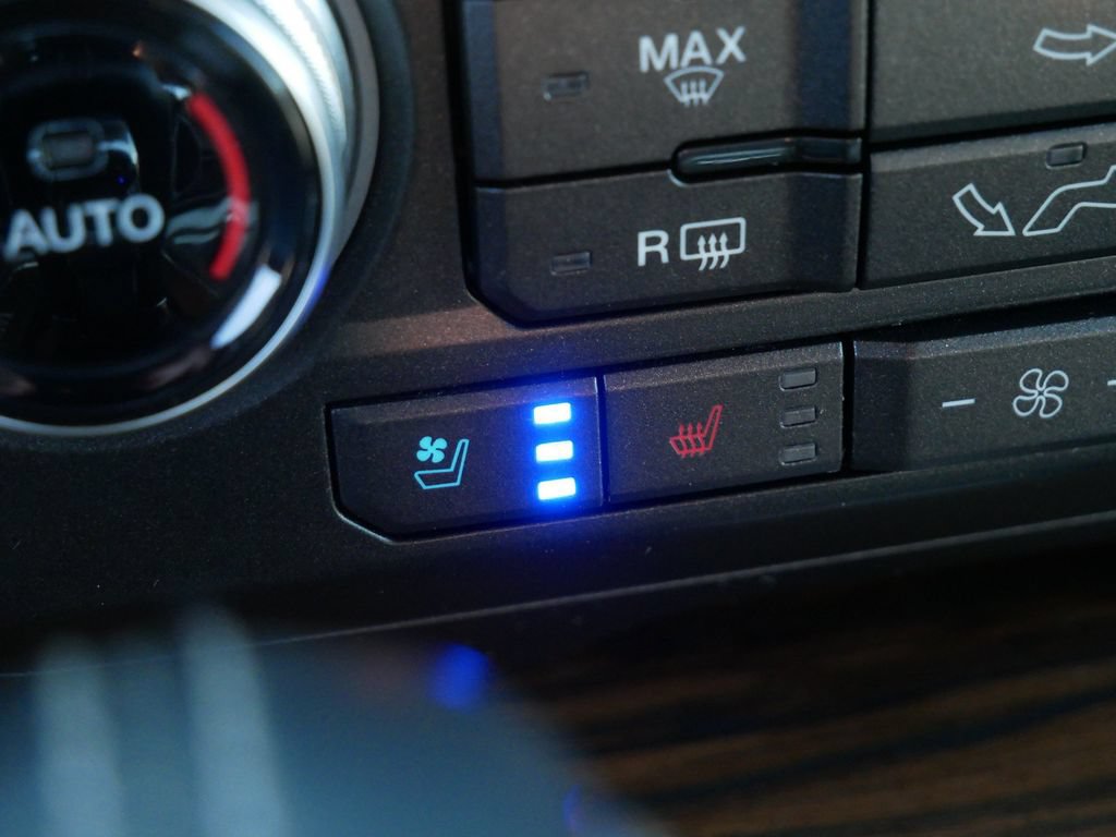 Certified 2018 Ford F150 Lariat w/ Equipment Group 502A Luxury AWD/4WD image 29