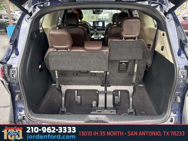 Used 2024 Toyota Sienna Platinum FWD image 13