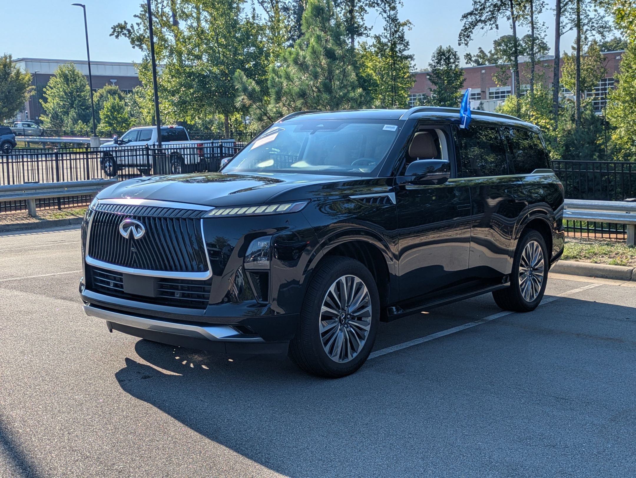 Used 2025 INFINITI QX80 Luxe AWD/4WD image 8
