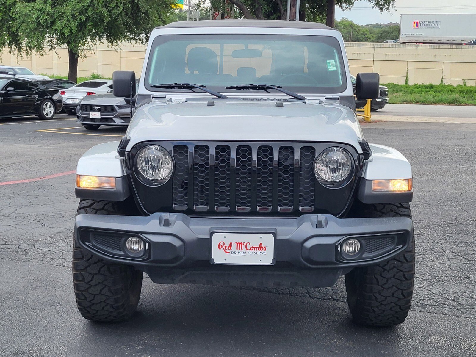 Used 2023 Jeep Gladiator Willys AWD/4WD image 9