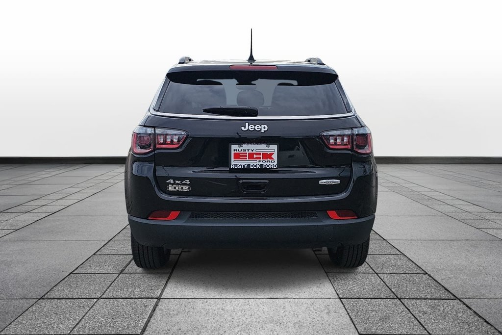 Used 2025 Jeep Compass Latitude AWD/4WD image 6