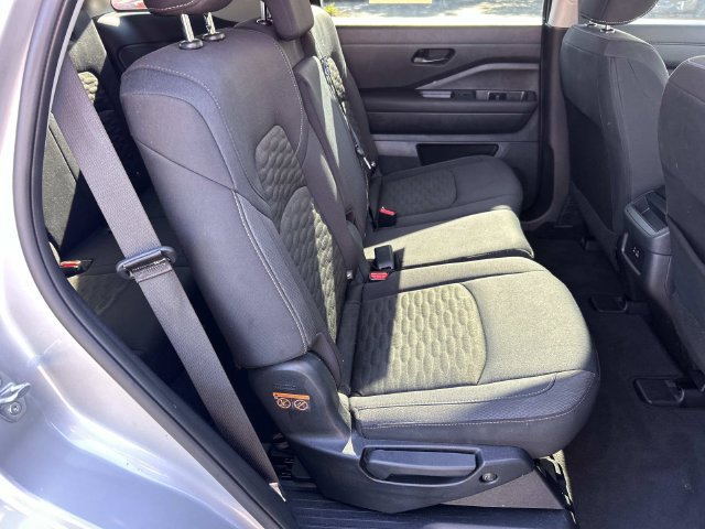 Used 2025 Nissan Pathfinder S FWD image 25