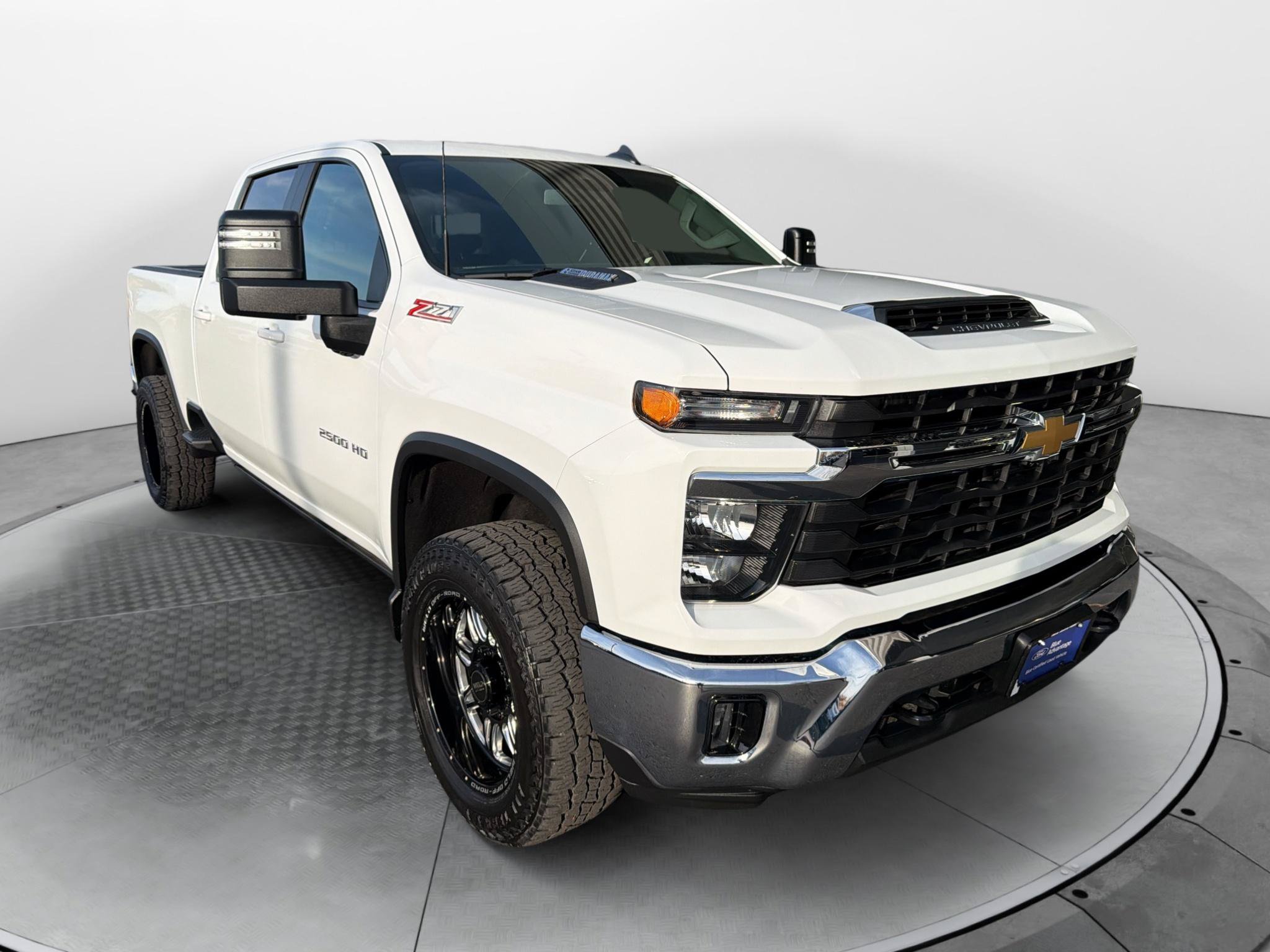 Used 2024 Chevrolet Silverado 2500 LT AWD/4WD image 1