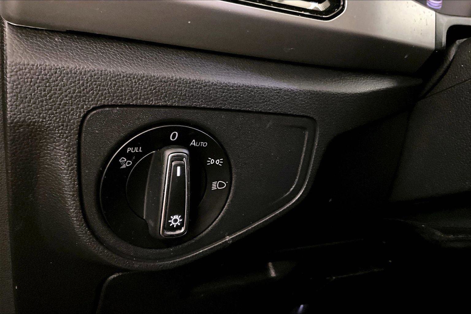 Used 2023 Volkswagen Atlas SE image 31