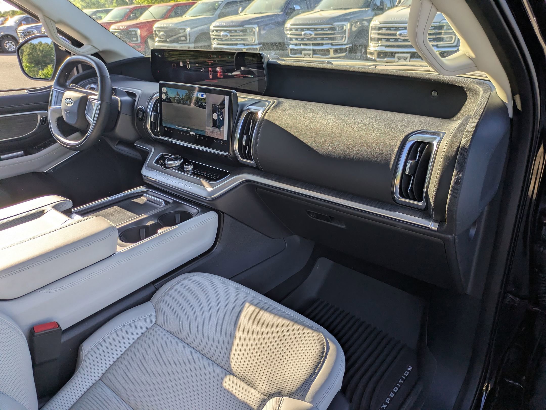Certified 2025 Ford Expedition Platinum w/ Platinum Ultimate Package AWD/4WD image 36