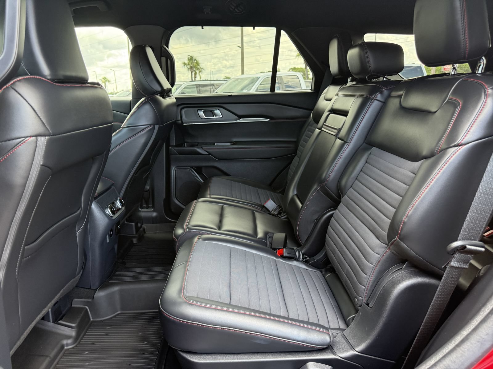 Certified 2025 Ford Explorer ST-Line w/ Premium Package RWD image 22