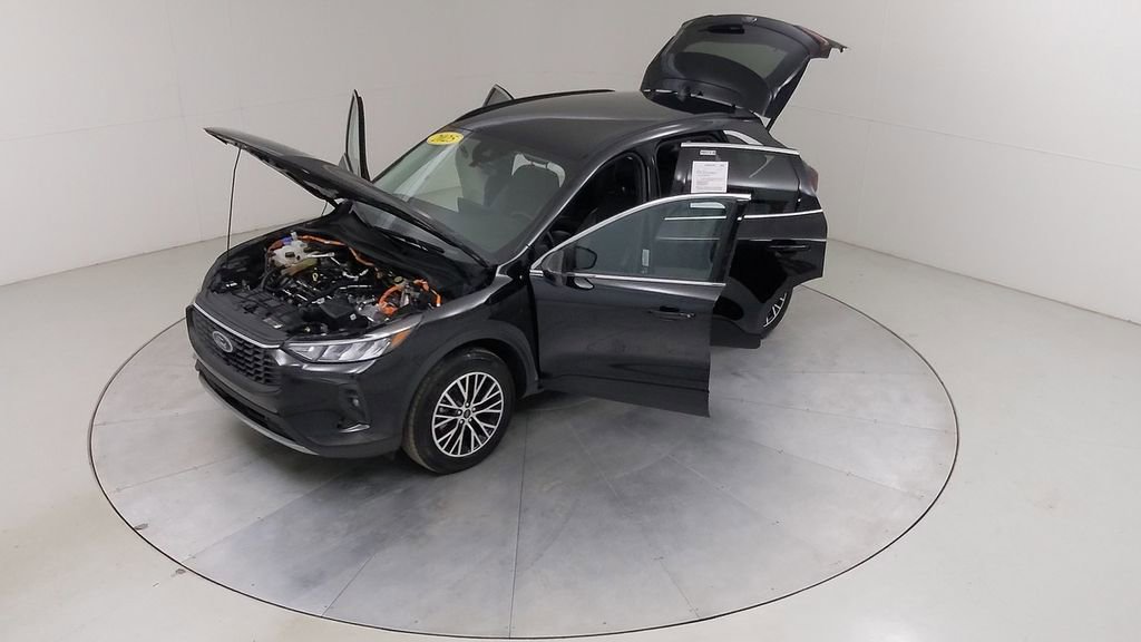 Certified 2025 Ford Escape SE w/ Class II Trailer Tow Package FWD image 53