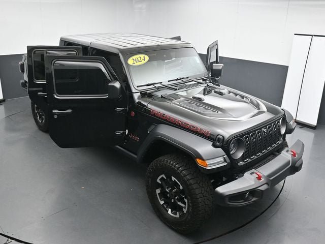 Used 2024 Jeep Gladiator Rubicon w/ Technology Group AWD/4WD image 34