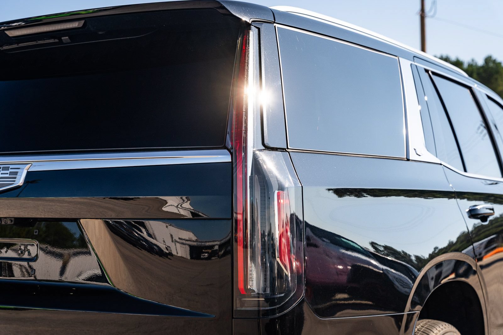 Used 2024 Cadillac Escalade Premium Luxury AWD/4WD image 14