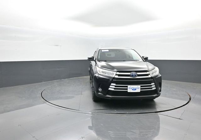 Used 2019 Toyota Highlander XLE image 2