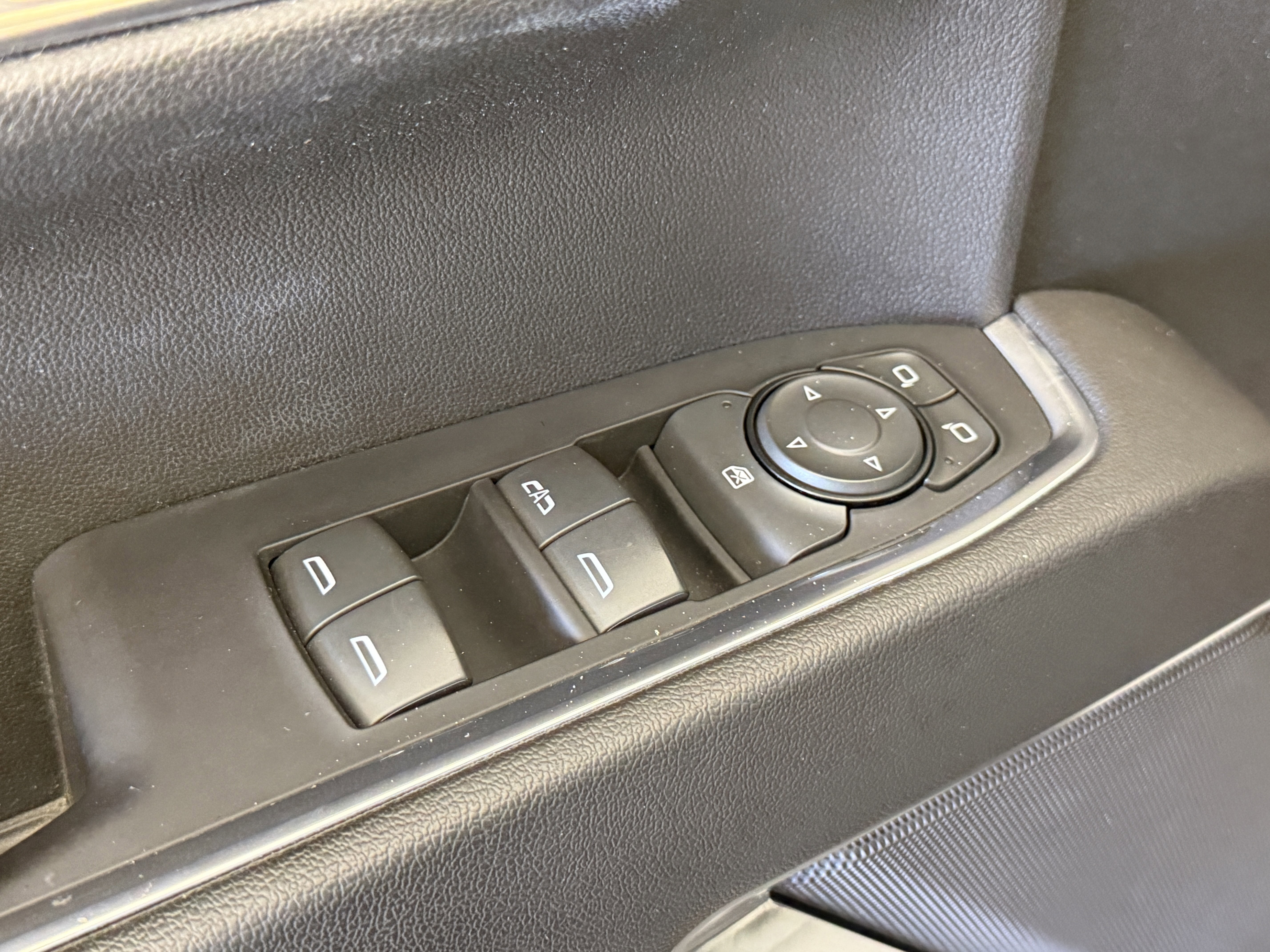 Used 2022 Chevrolet Silverado 1500 LT image 16