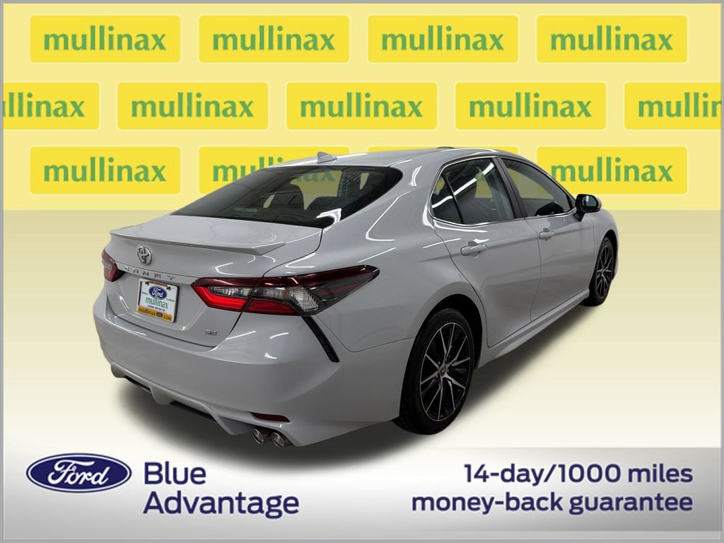 Used 2024 Toyota Camry SE FWD image 3