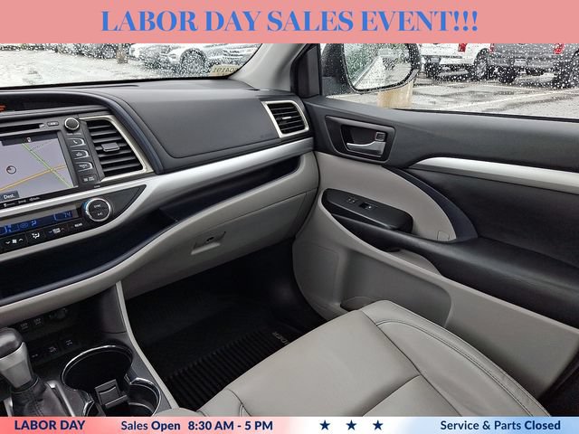 Used 2019 Toyota Highlander XLE AWD/4WD image 16
