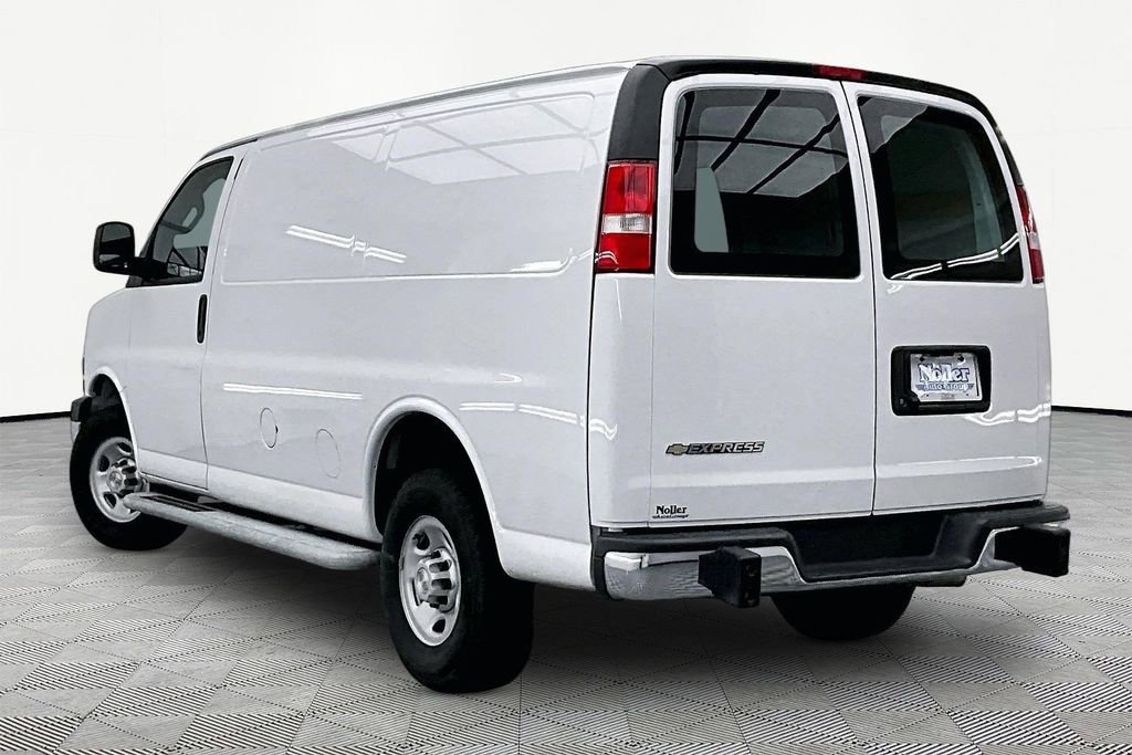 Used 2024 Chevrolet Express 2500 w/ Driver Convenience Package RWD image 13