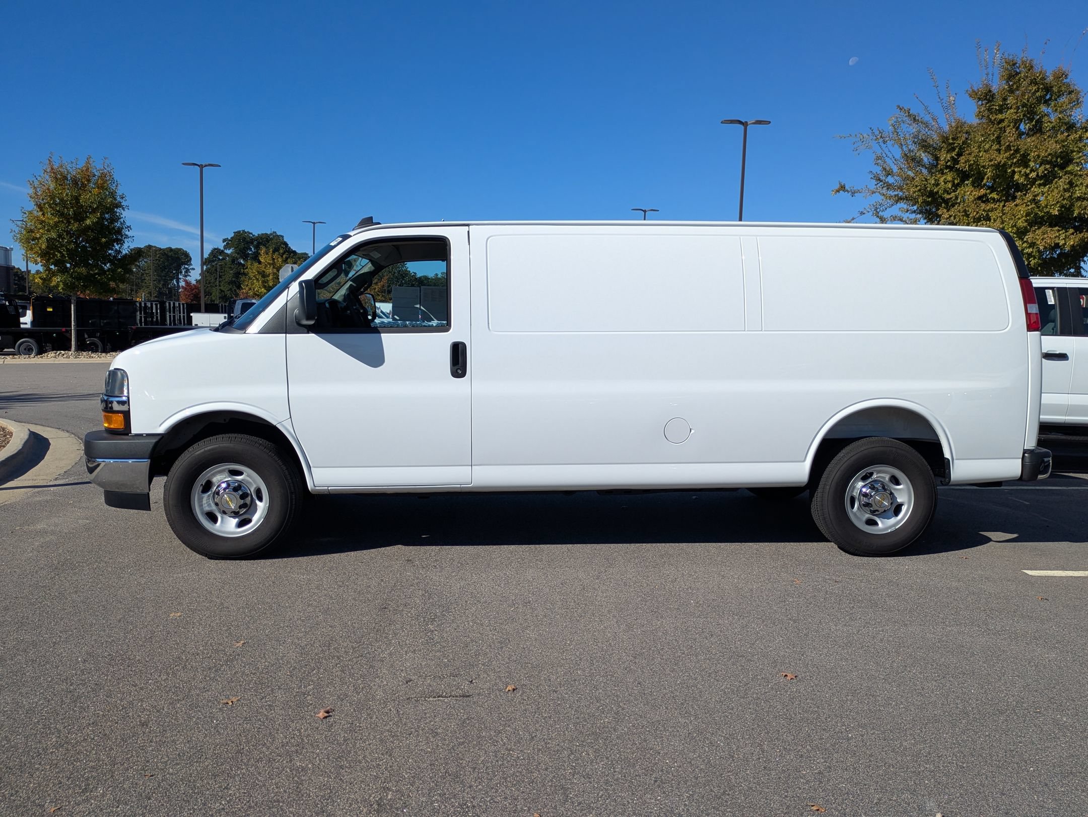 Used 2025 Chevrolet Express 3500 Extended w/ Driver Convenience Package RWD image 6