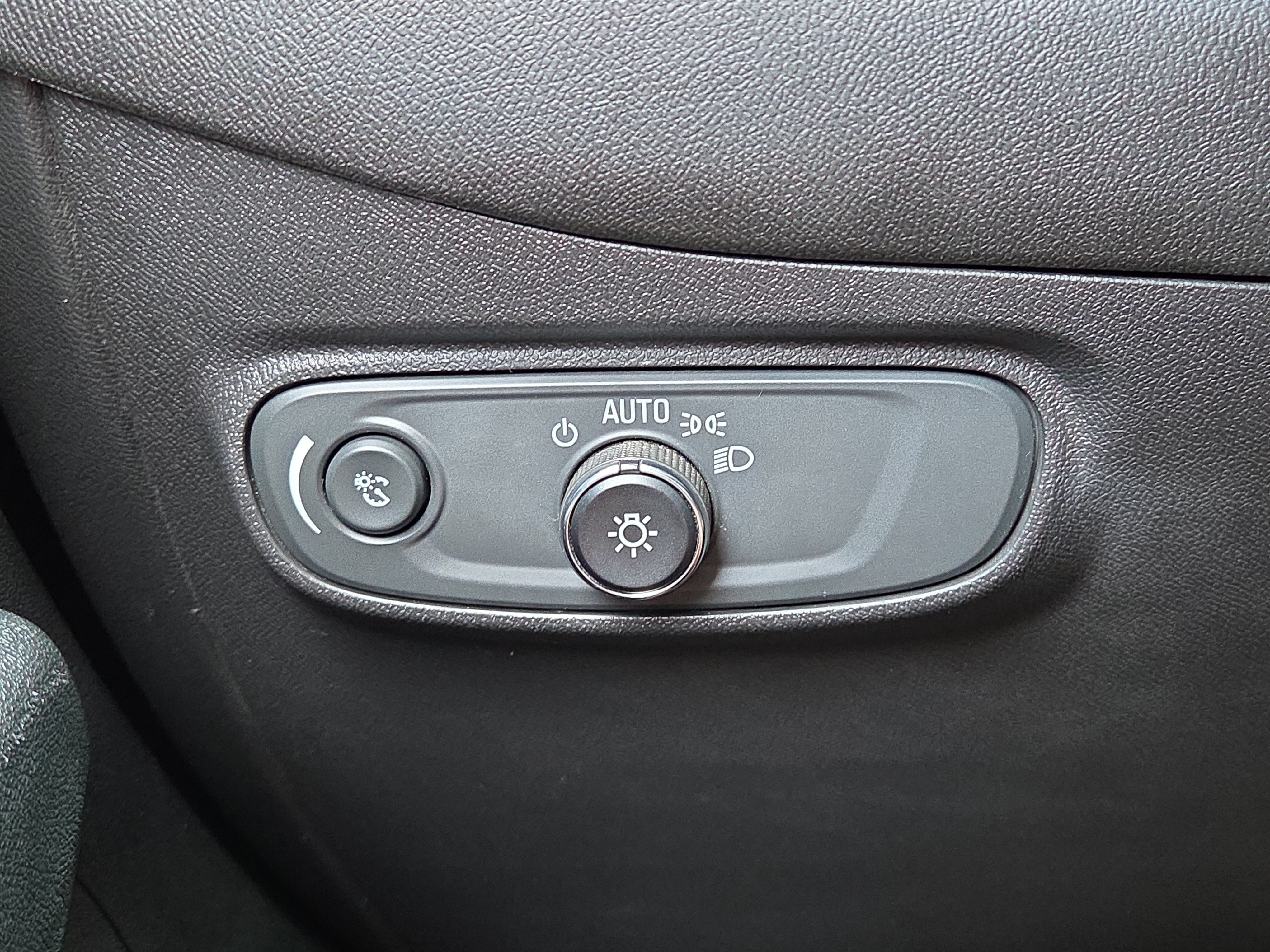Used 2023 Chevrolet Equinox RS w/ RS Leather Package FWD image 25