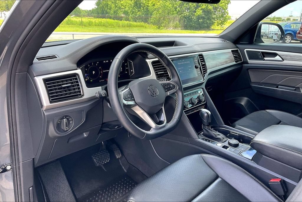 Used 2022 Volkswagen Atlas Cross Sport SE AWD/4WD image 14