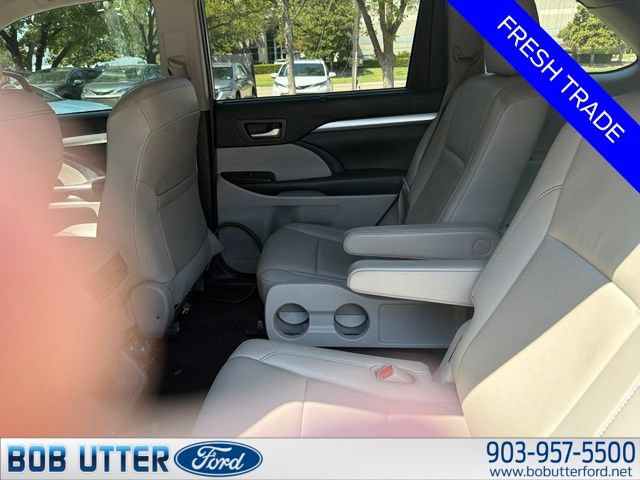 Used 2019 Toyota Highlander XLE FWD image 4