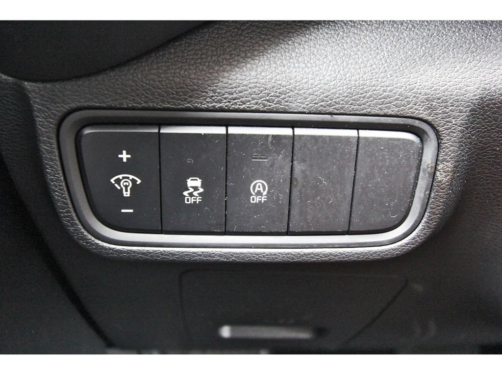 Used 2025 Kia Soul LX w/ LX Technology Package FWD image 22
