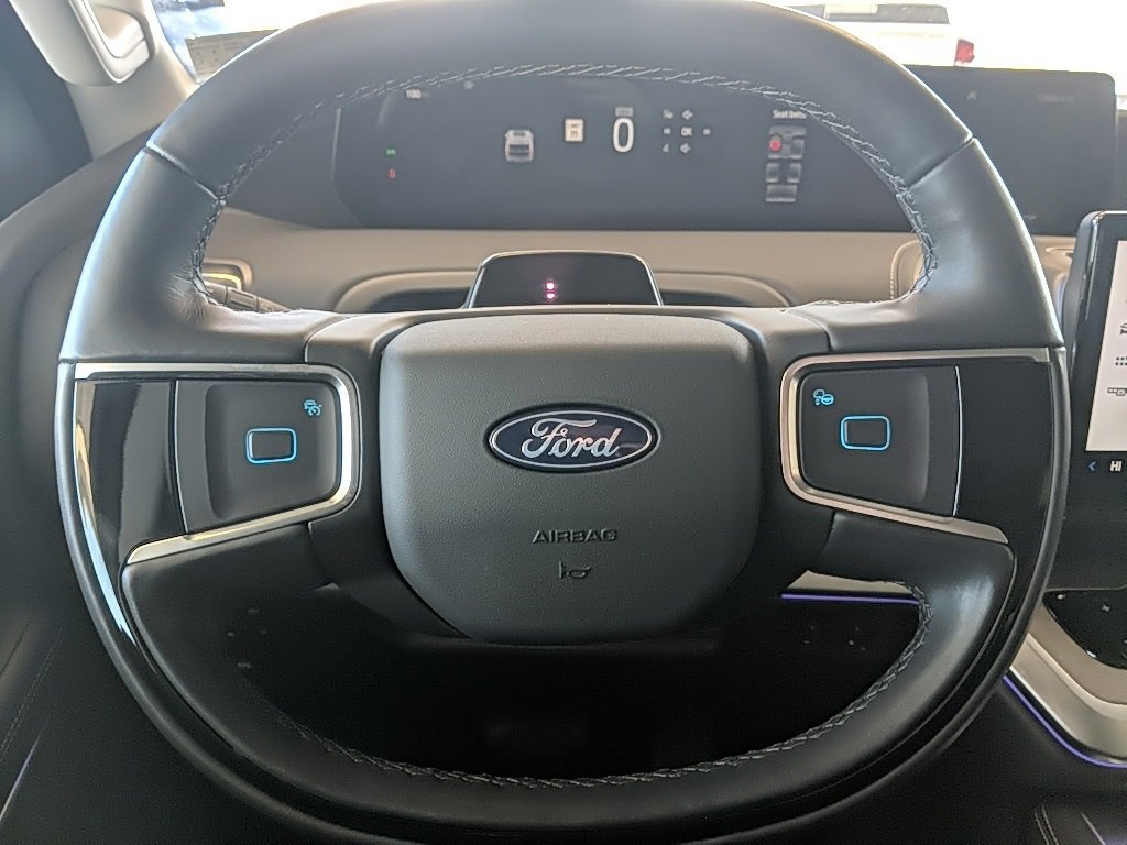 Certified 2025 Ford Expedition Platinum image 19