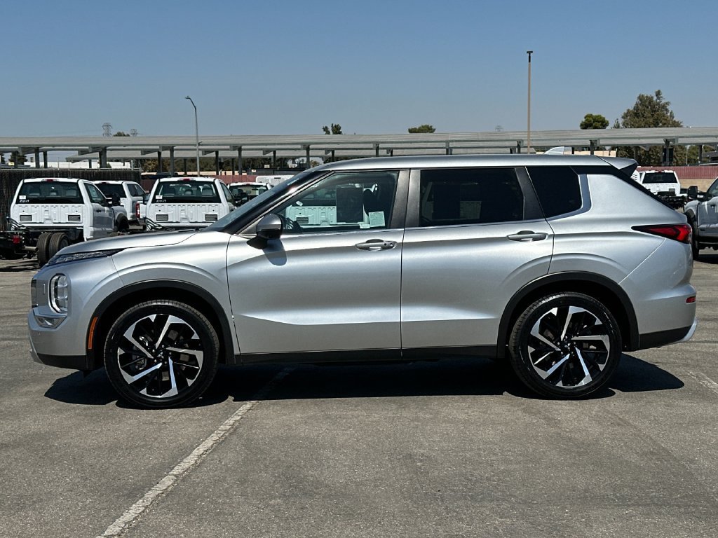 Used 2024 Mitsubishi Outlander SE AWD/4WD image 6