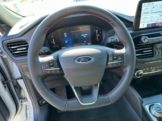 Certified 2025 Ford Escape ST-Line AWD/4WD image 12