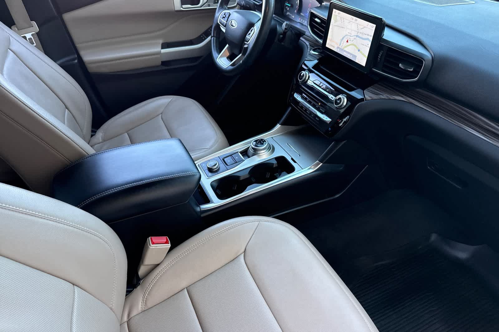 Certified 2022 Ford Explorer Limited AWD/4WD image 17