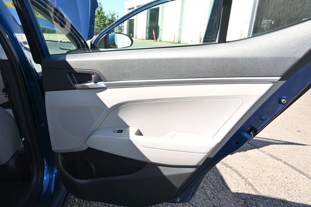 Used 2020 Hyundai Elantra SE FWD image 19