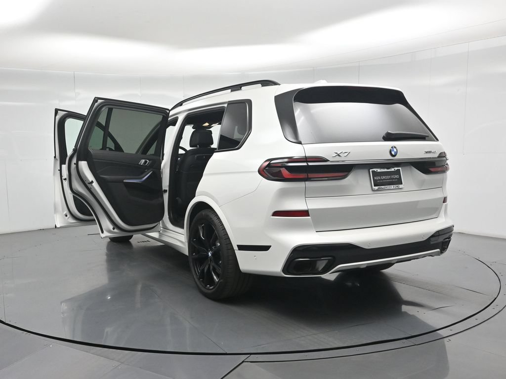 Used 2025 BMW X7 xDrive40i w/ M Sport Package AWD/4WD image 35