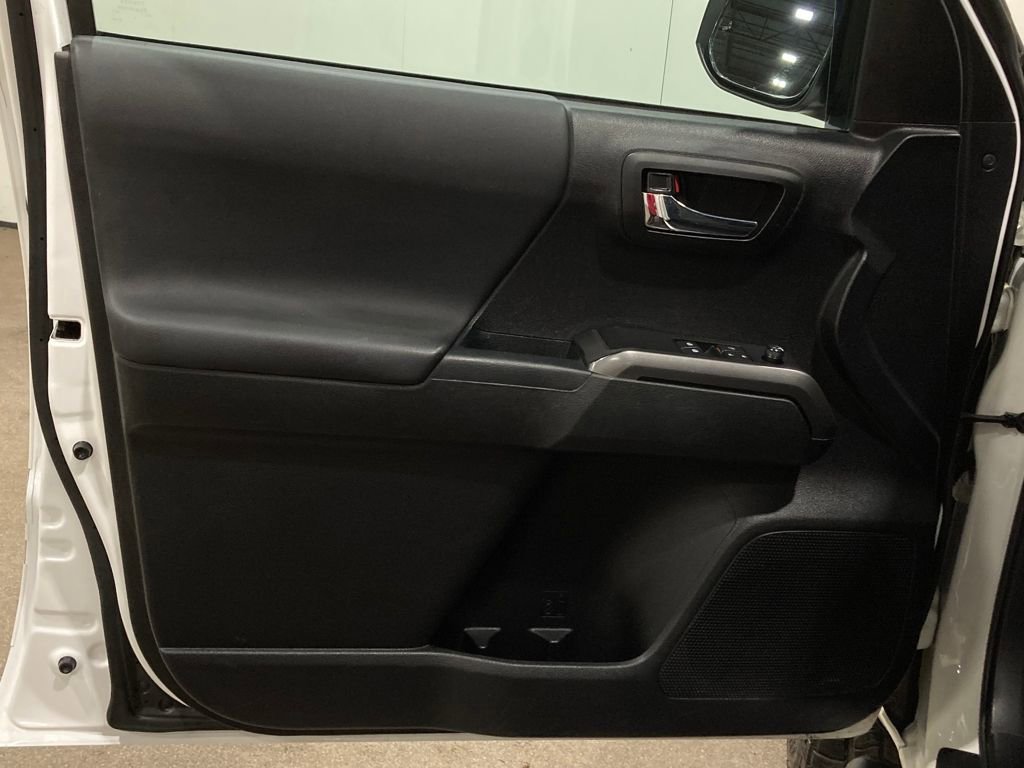 Used 2022 Toyota Tacoma TRD Off-Road image 19