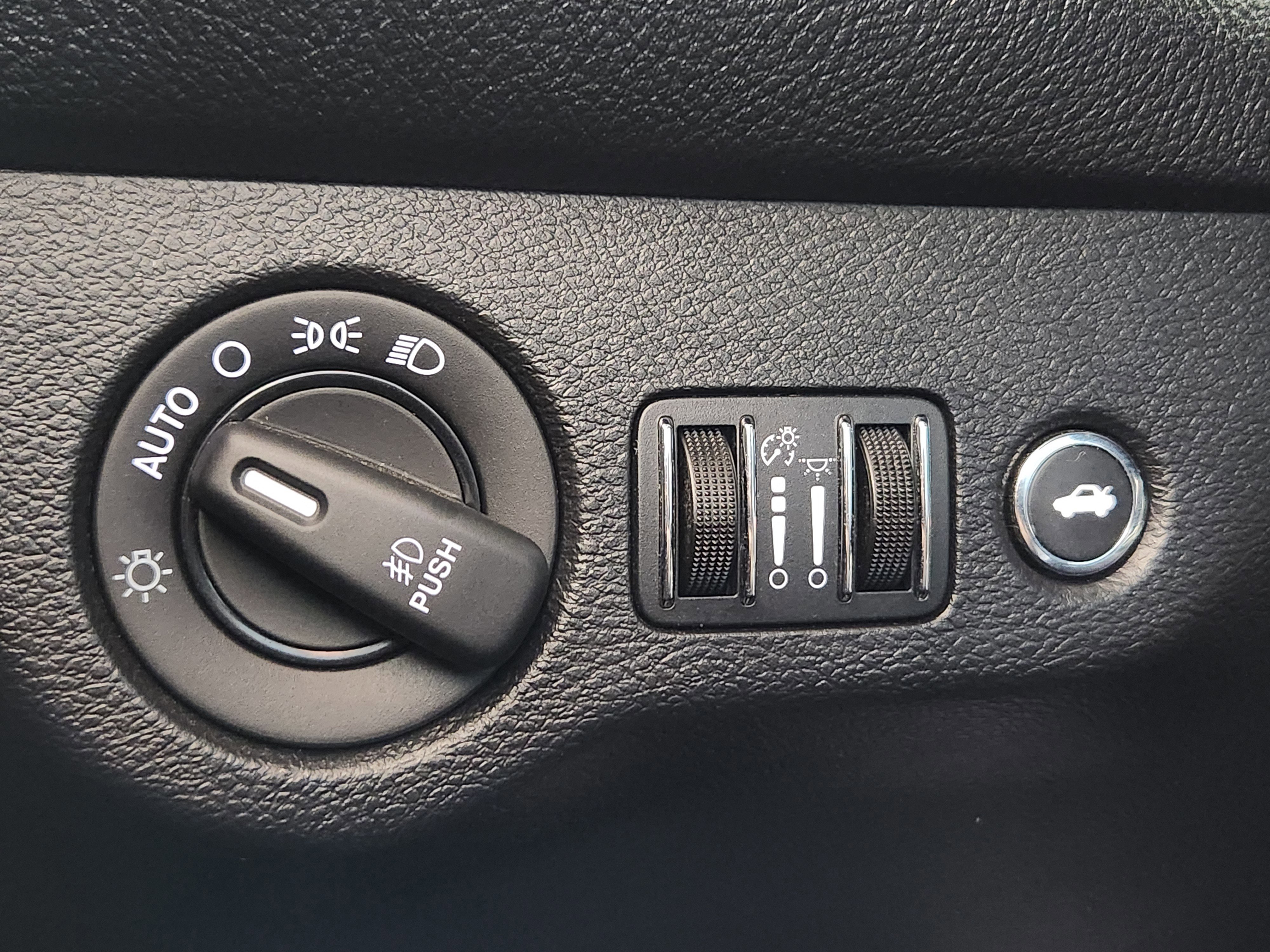 Used 2017 Dodge Challenger SXT Plus image 27