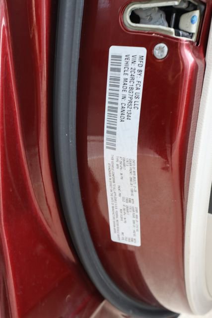 Used 2023 Chrysler Pacifica Touring-L FWD image 35