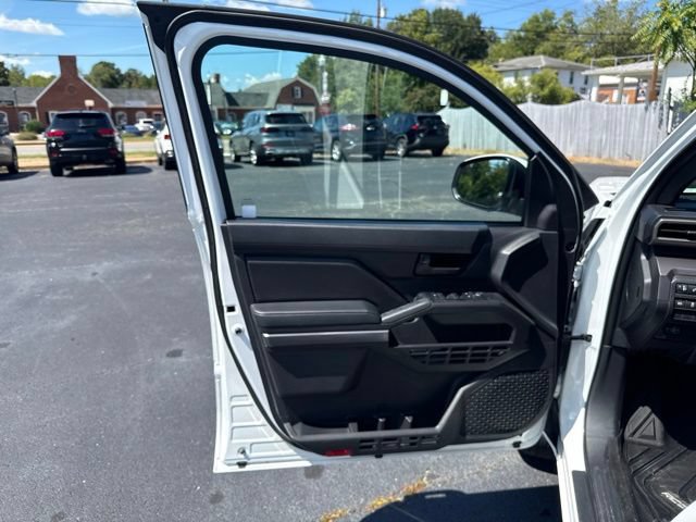 Used 2026 Toyota Tacoma SR5 AWD/4WD image 11