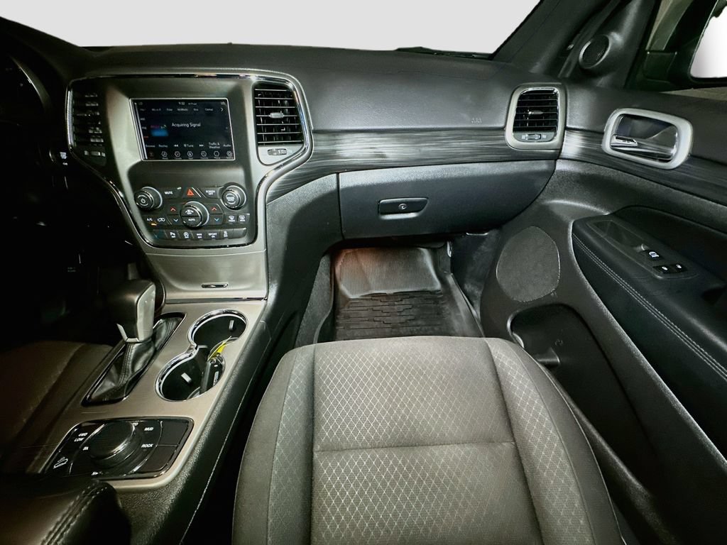 Used 2021 Jeep Grand Cherokee Laredo w/ Security & Convenience Group AWD/4WD image 32