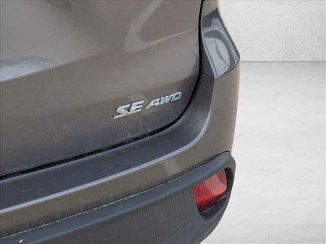 Used 2017 Toyota Highlander SE w/ Carpet Mat Package AWD/4WD image 11