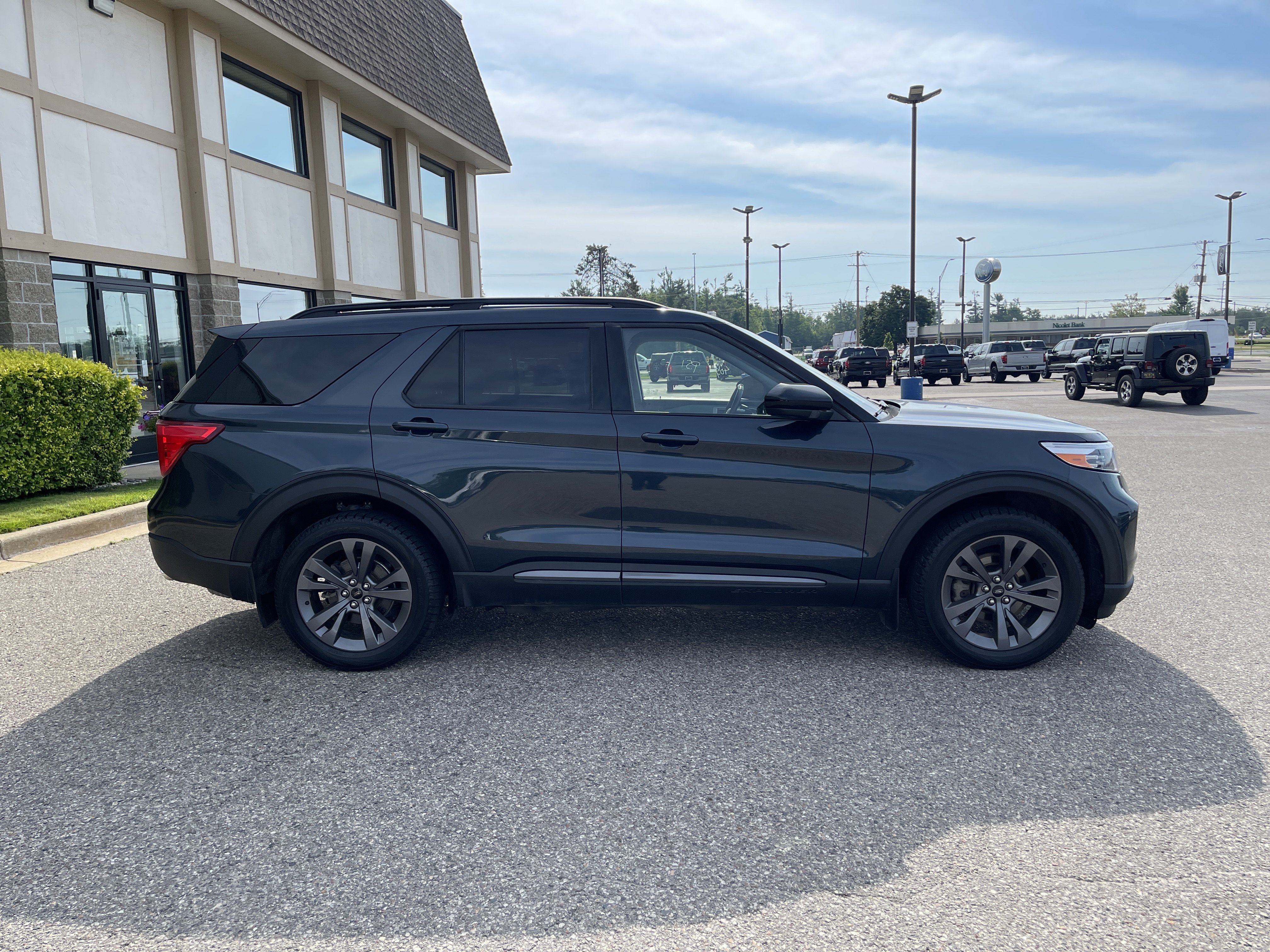 Certified 2023 Ford Explorer XLT w/ XLT Sport Appearance Package AWD/4WD image 3